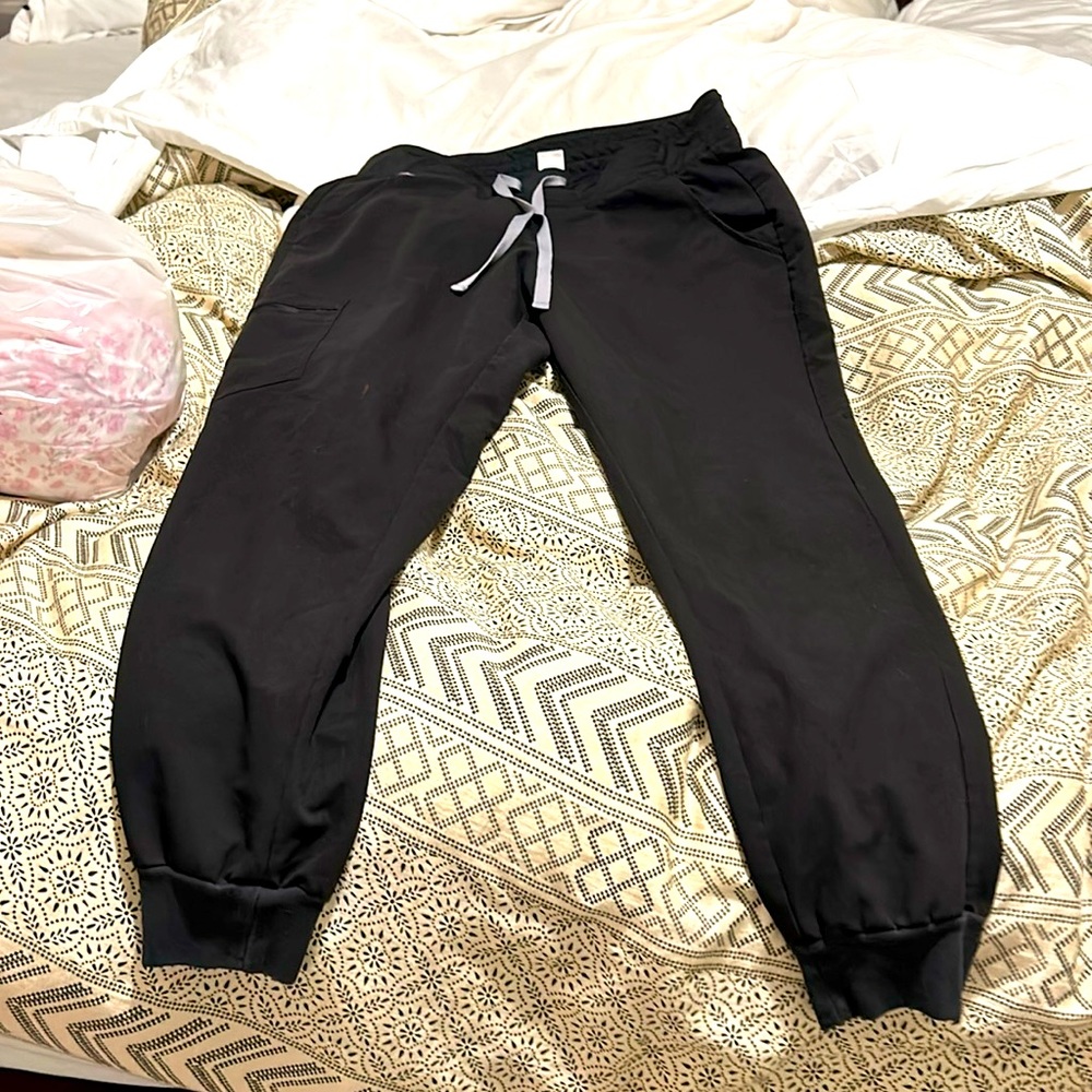 Black medium Zamora scrub pants